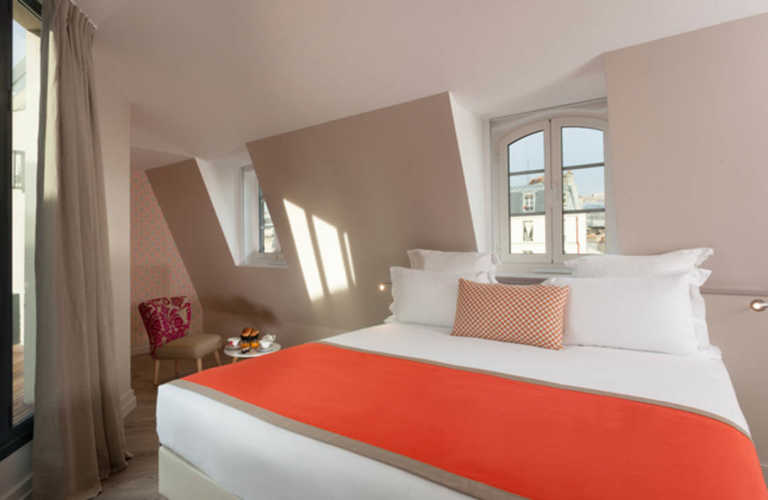 Enjoy a weekend at VIC EIFFEL!